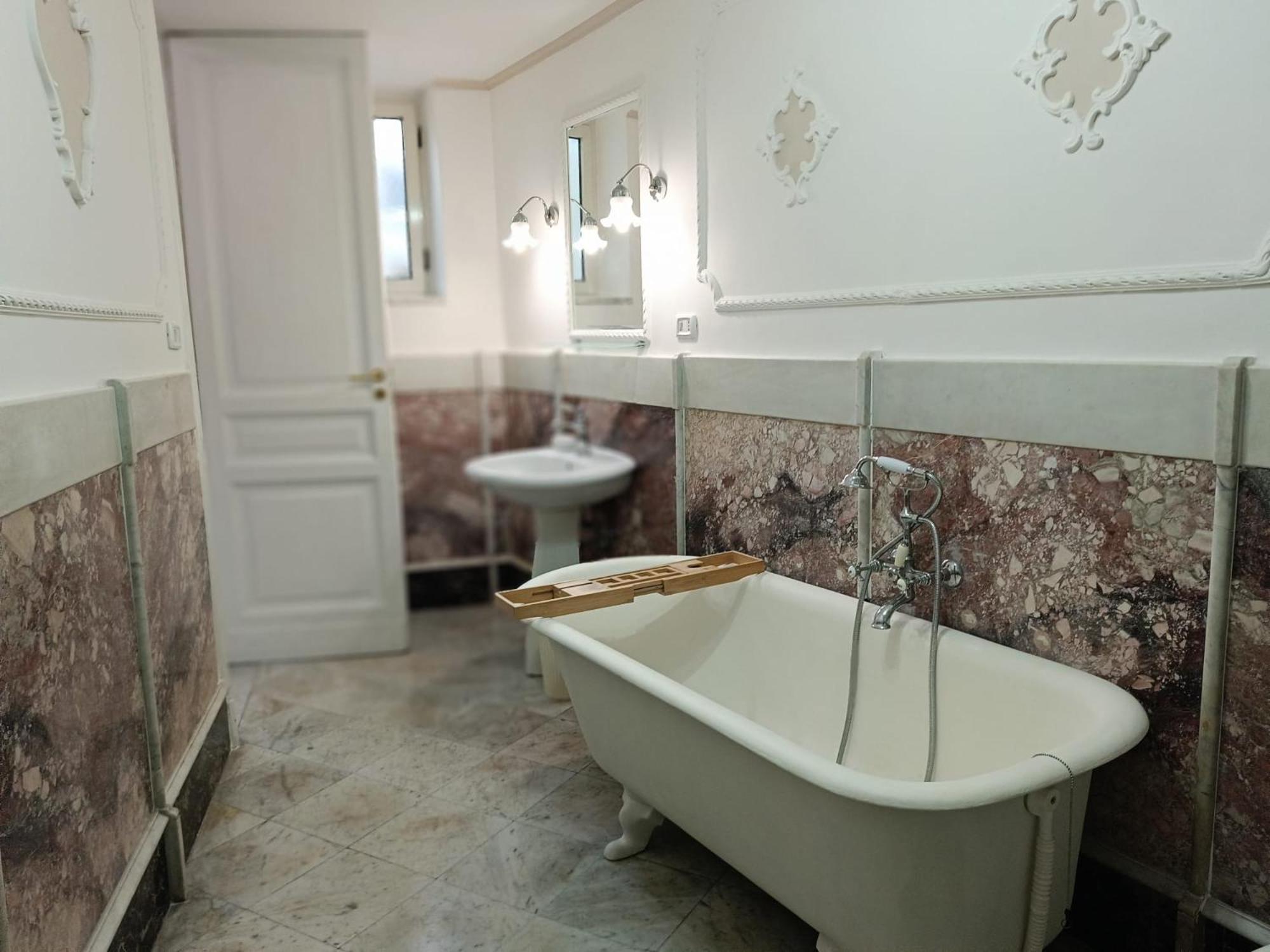 B&B Liberty House Наполи Екстериор снимка